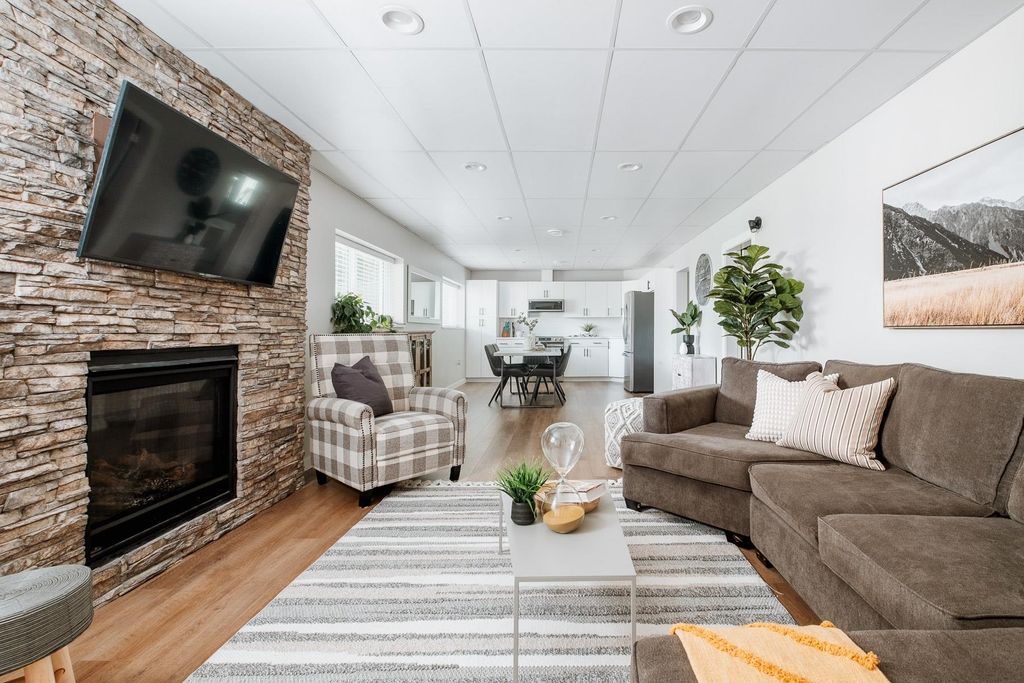 listing image 1100468066924355633