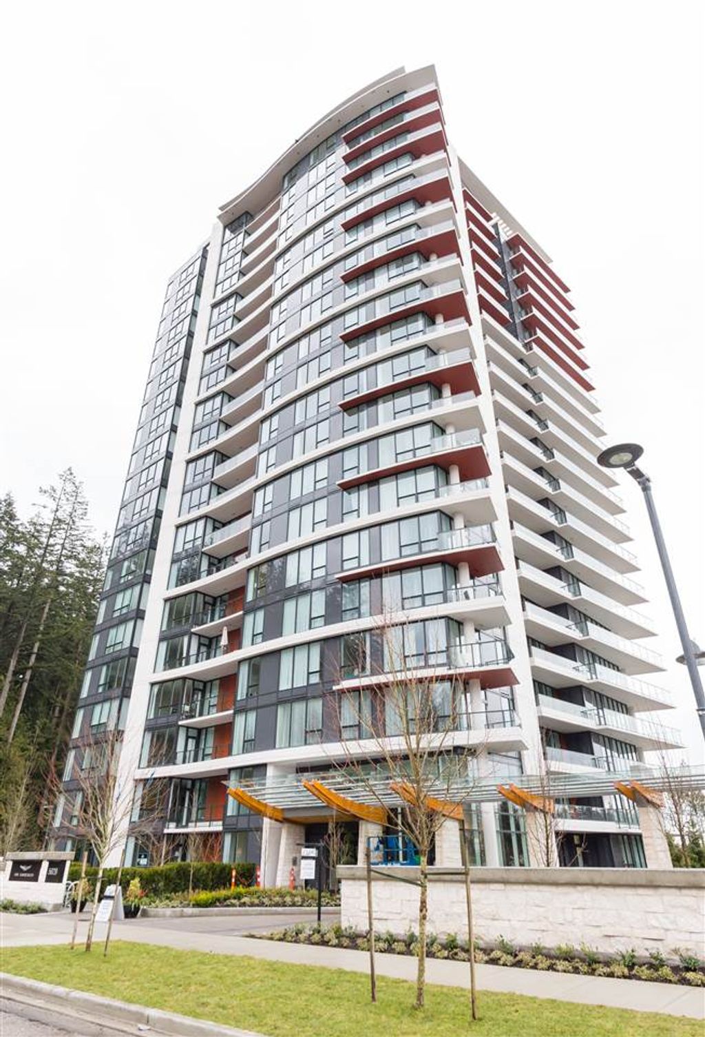 listing image 1106772472701735937