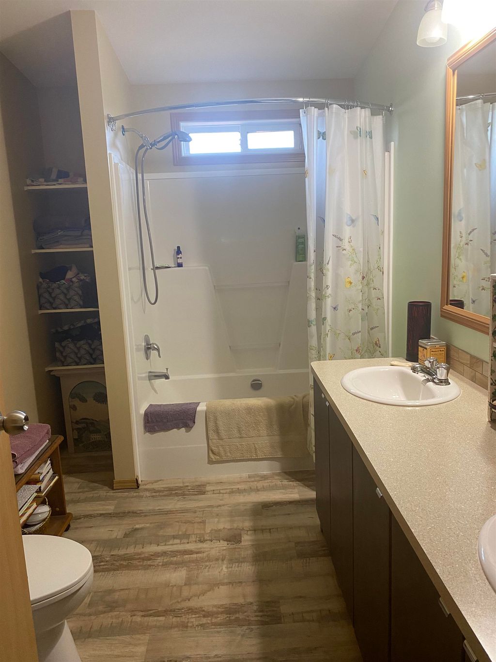listing image 1102496338240233018