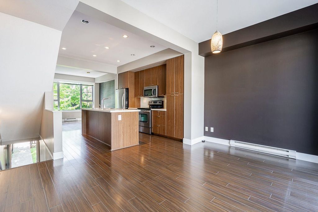 listing image 1109248386132880885