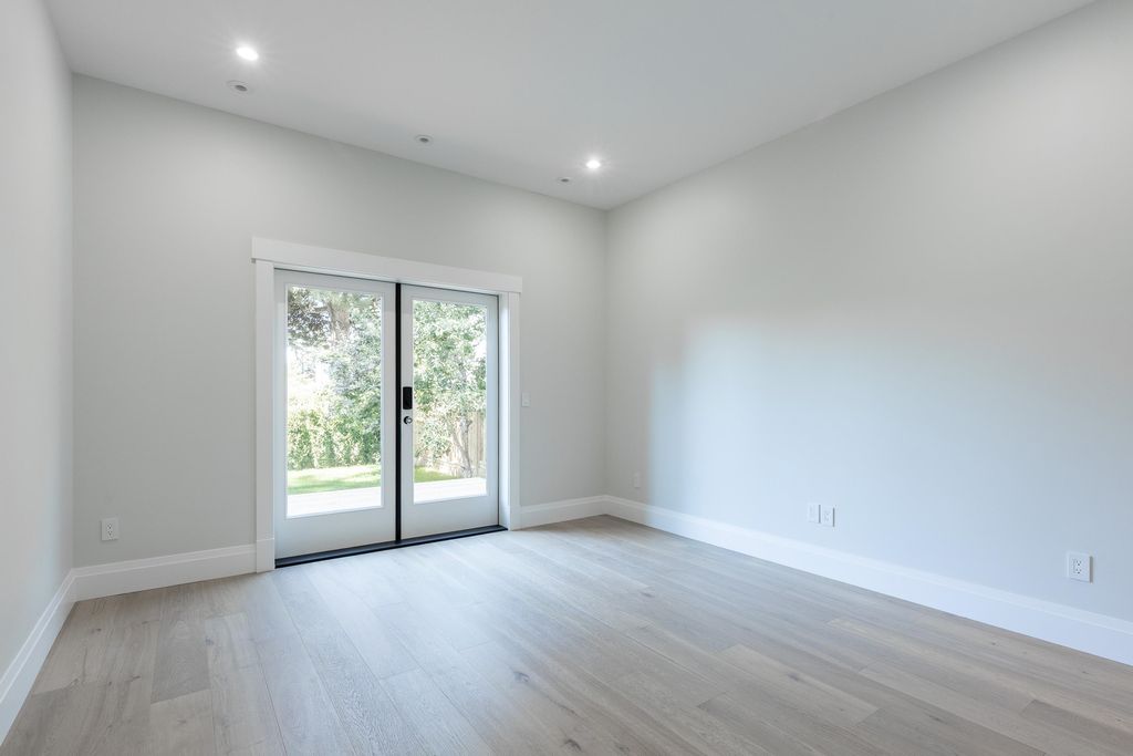 listing image 1100620478126390533