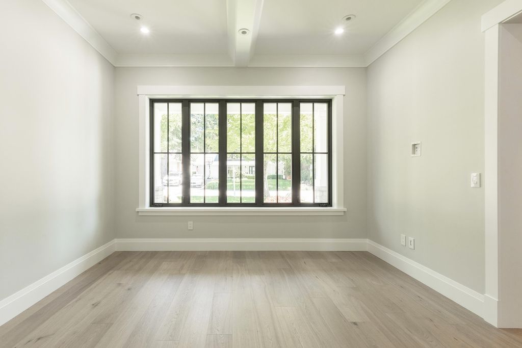 listing image 1102475685574883558