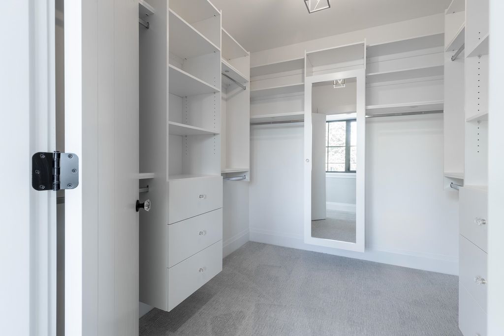 listing image 1100469092041192389