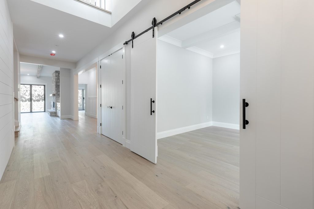 listing image 1100128590895595905