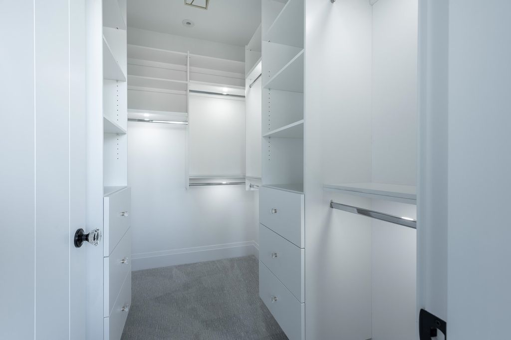 listing image 1105801097276975616