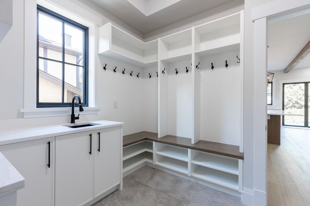 listing image 1103993419564212086