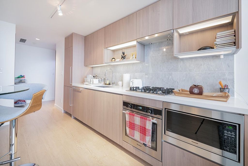 listing image 1109124243115116896