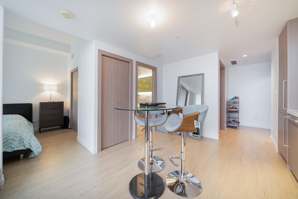 listing image 1104232114428604870