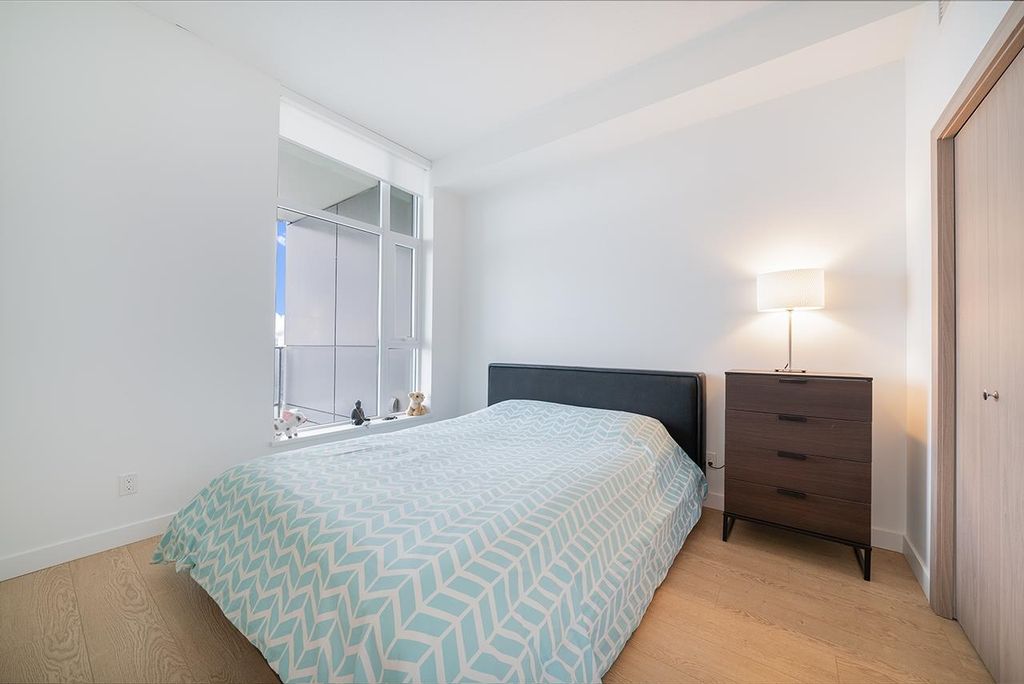 listing image 1102972552458621827