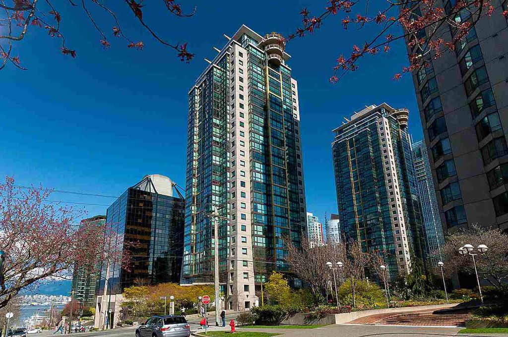 listing image 1104171184905430661