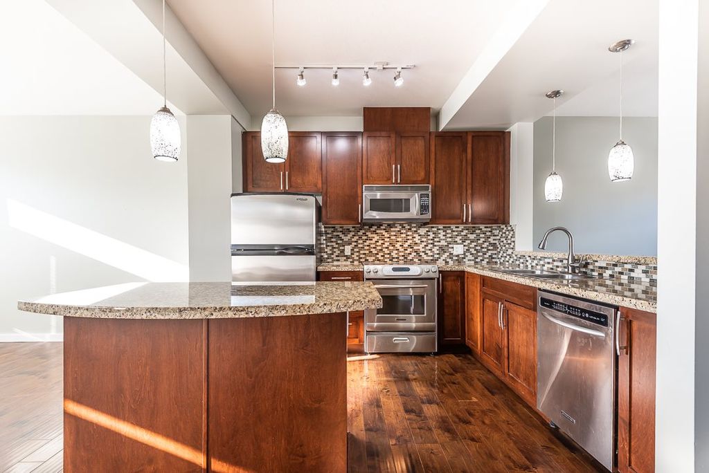 listing image 1106641802794118638