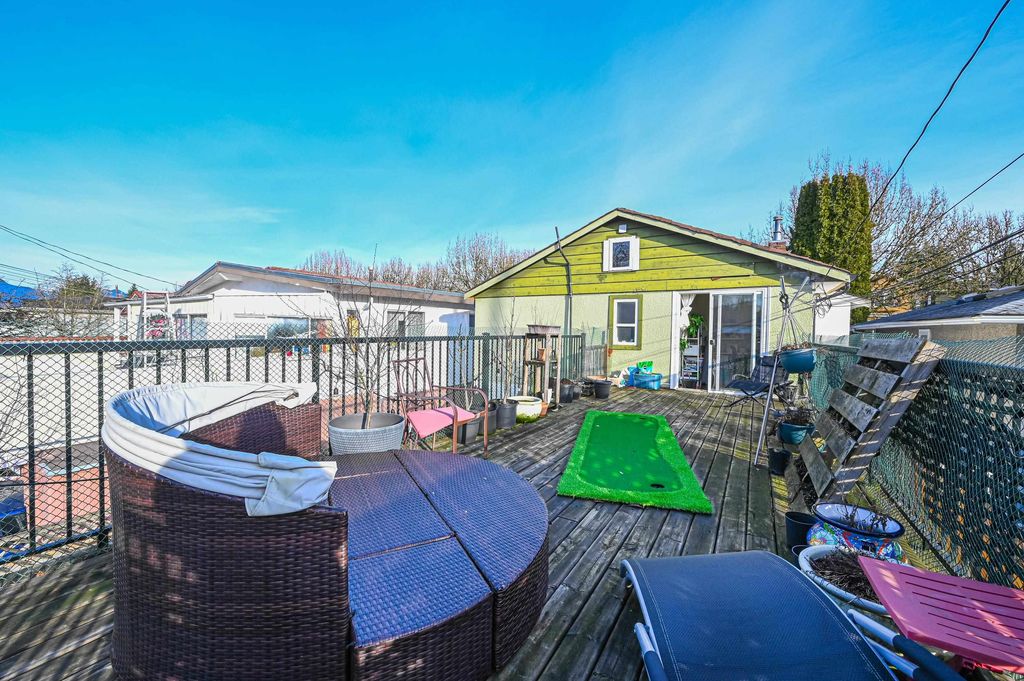 listing image 1101937824817982382