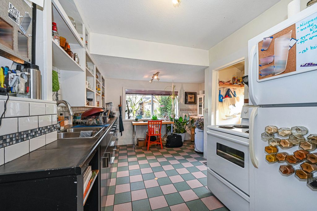 listing image 1106875021174543617