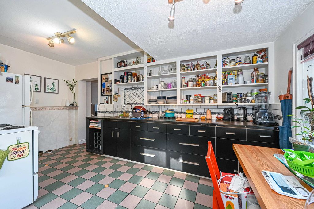 listing image 1106291747316812744