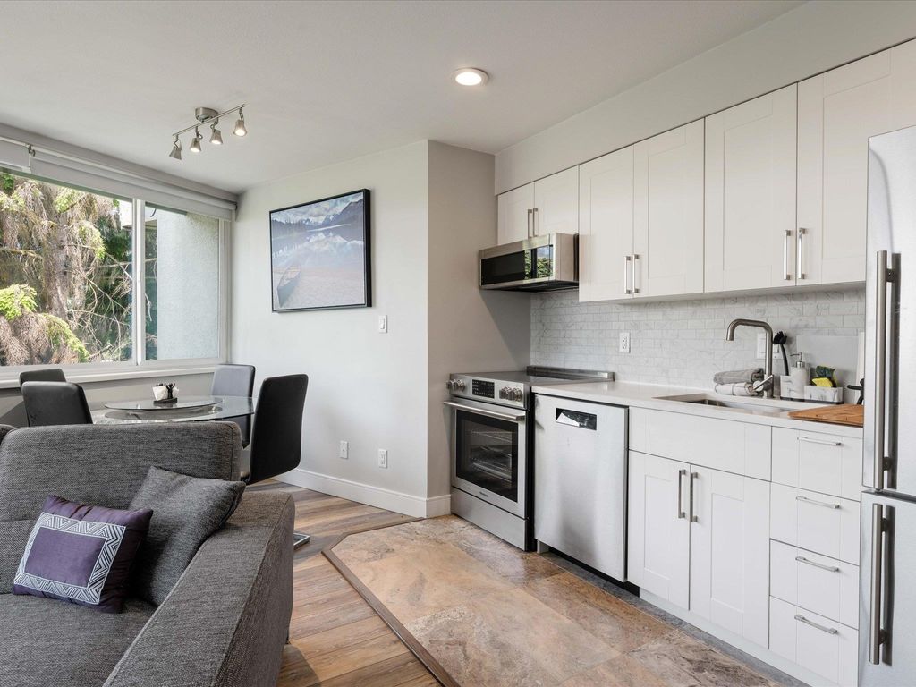 listing image 1105415236632905347