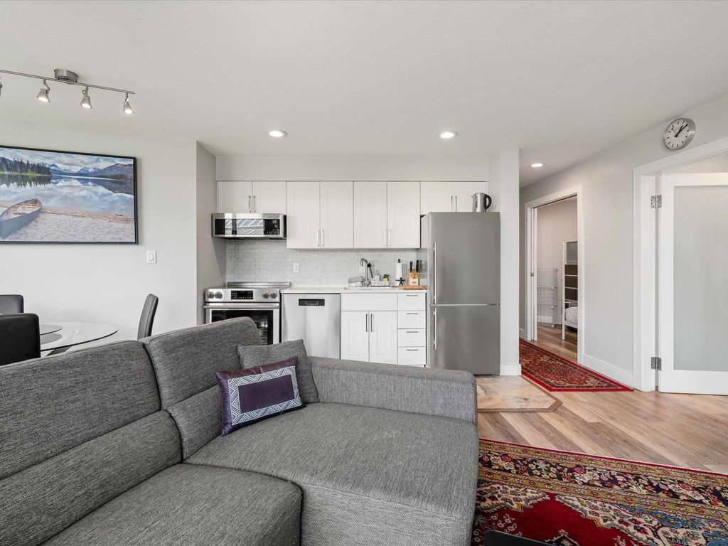 listing image 1101368200398974290