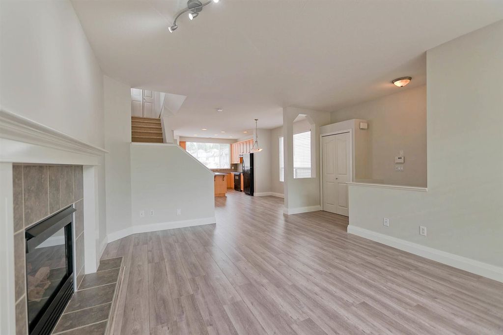 listing image 1102216775571539290