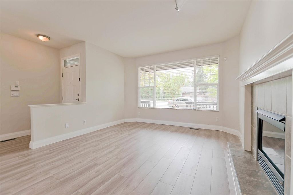 listing image 1105843575934292829