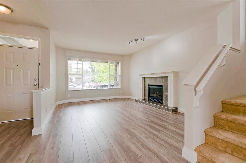 listing image 1102095812761724859