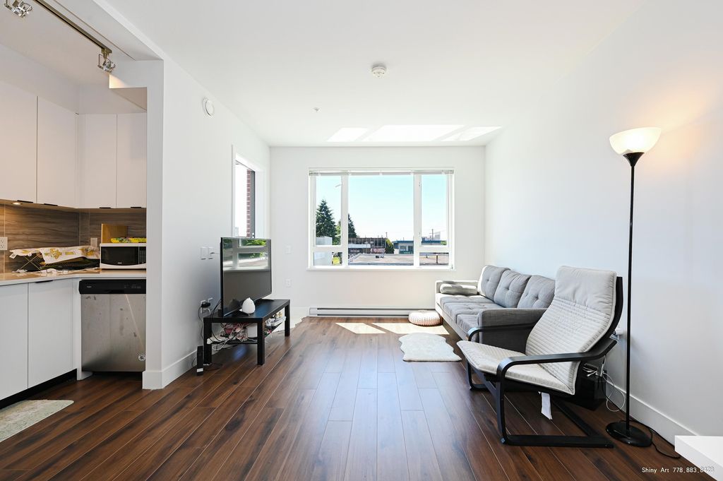 listing image 1105559912002208829