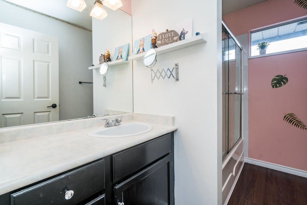 listing image 1104751362118292733