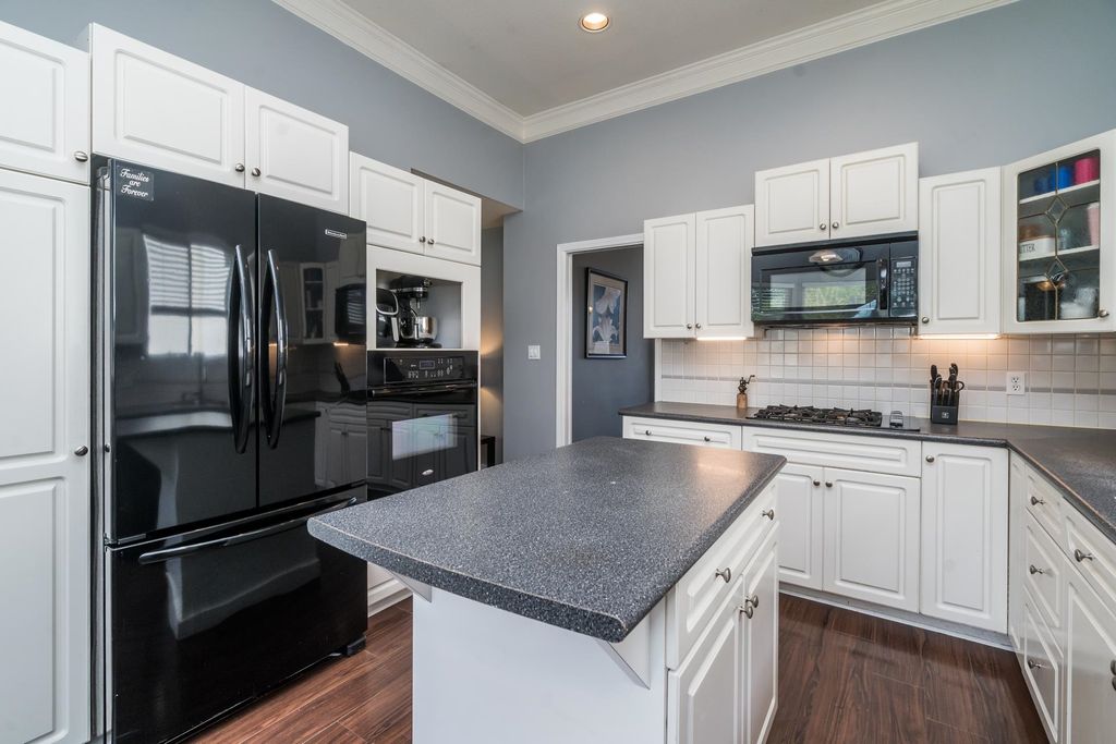 listing image 1107930019373255421