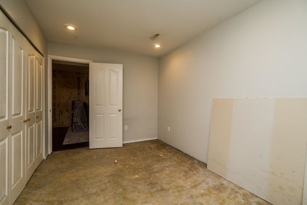 listing image 1101906559215401888