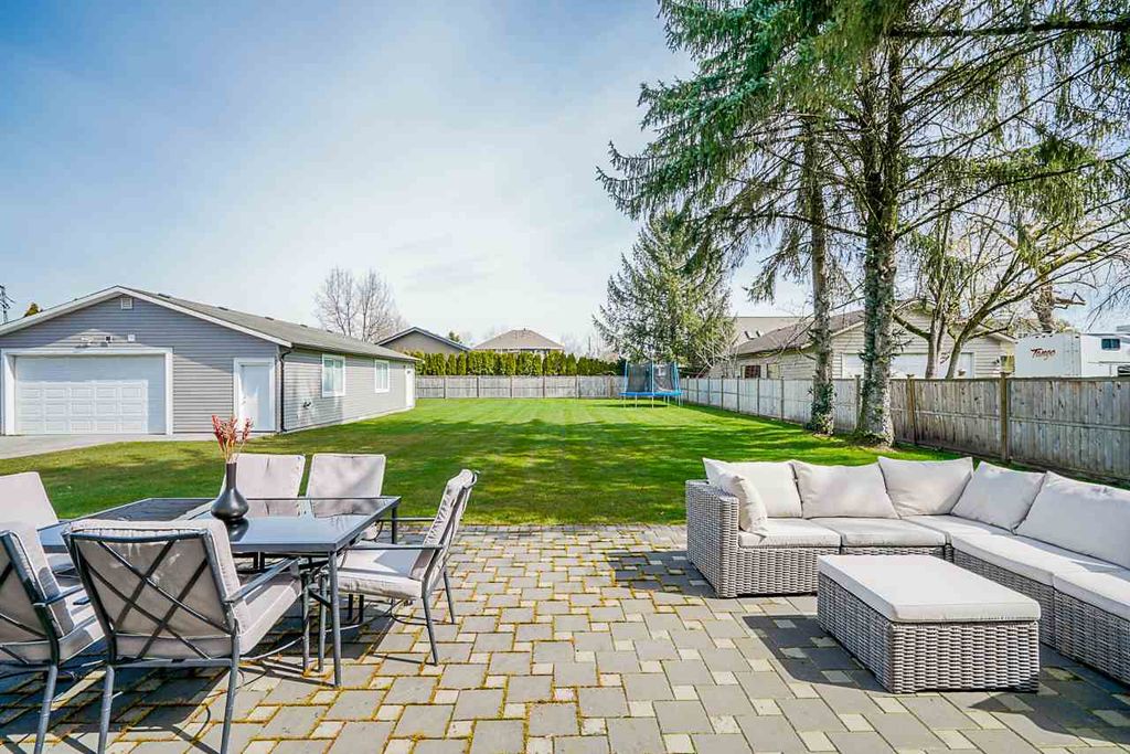 listing image 1101215902137947611