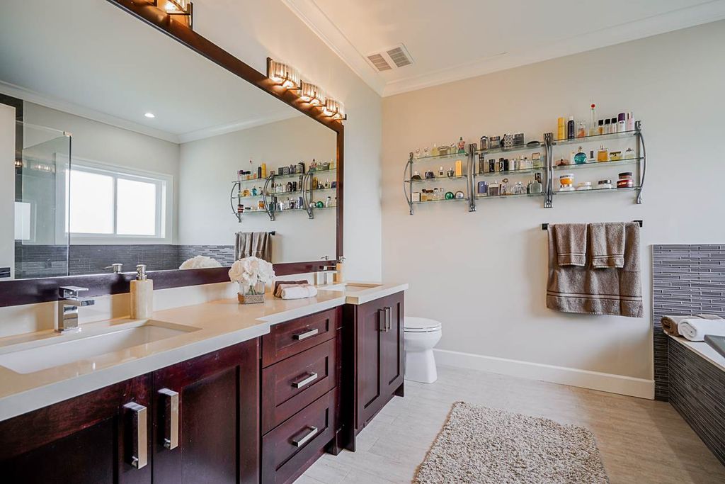 listing image 1106577886471613543