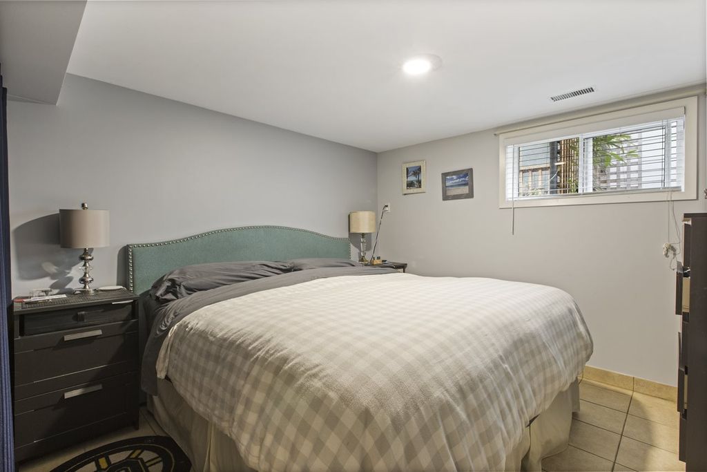 listing image 1101836369997708799