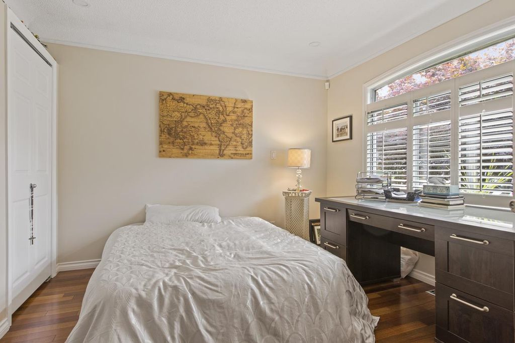 listing image 1106275594920546877