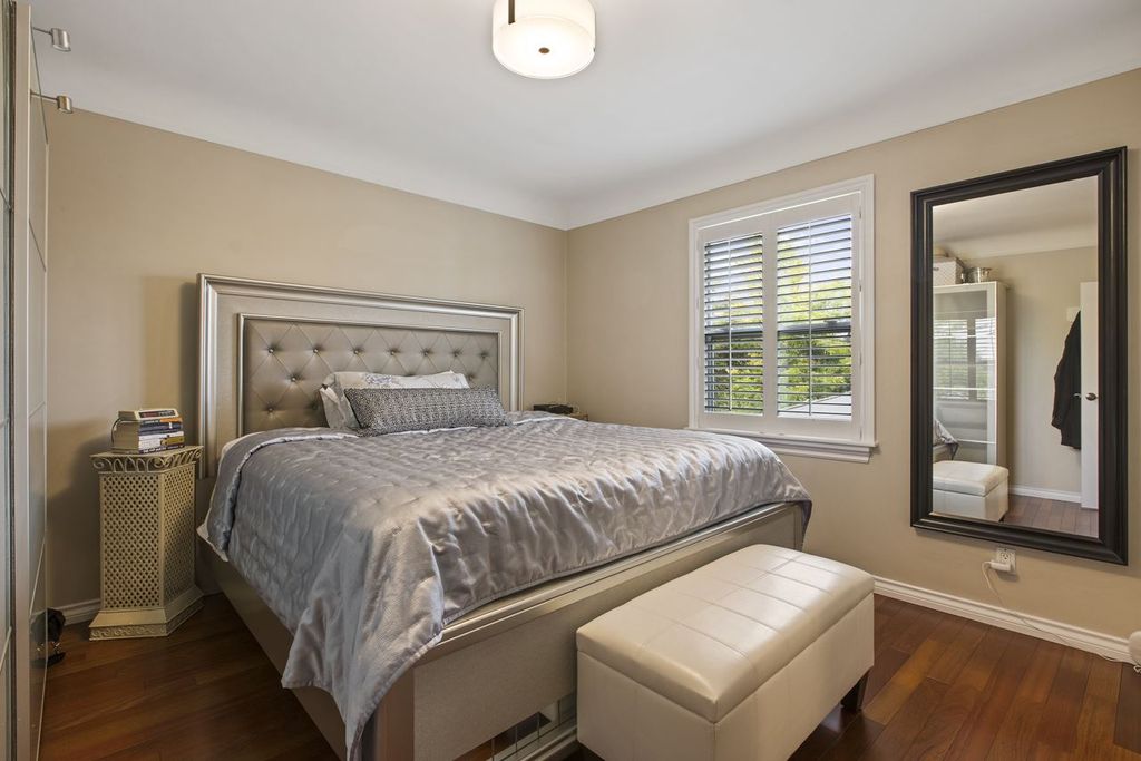 listing image 1101751610434772858