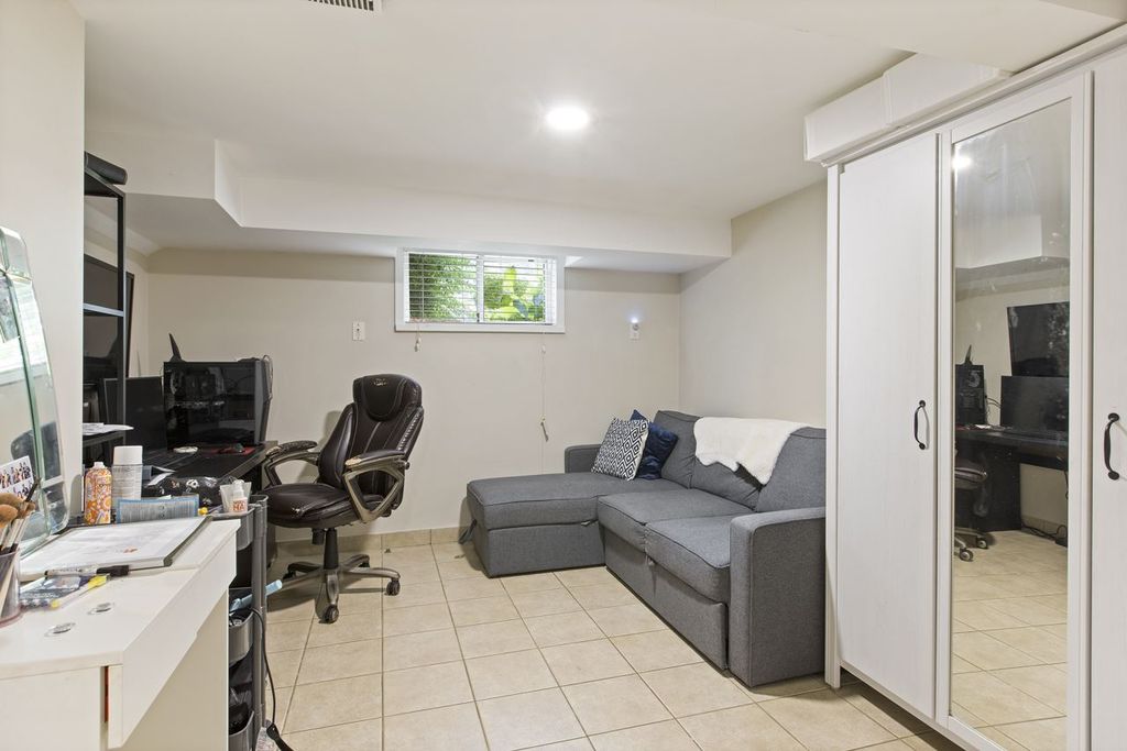 listing image 1105963471190024092