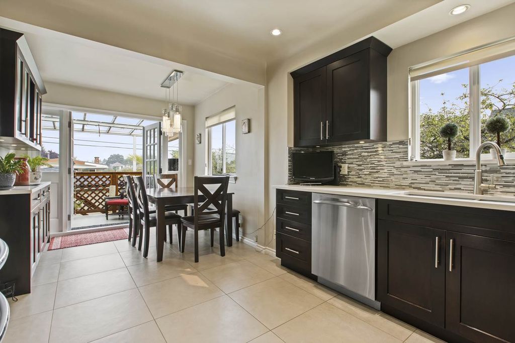 listing image 1105401802675515535