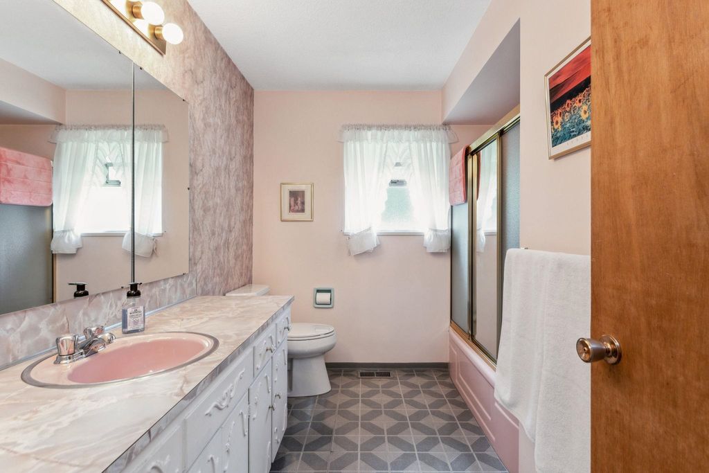 listing image 1102458951896890812