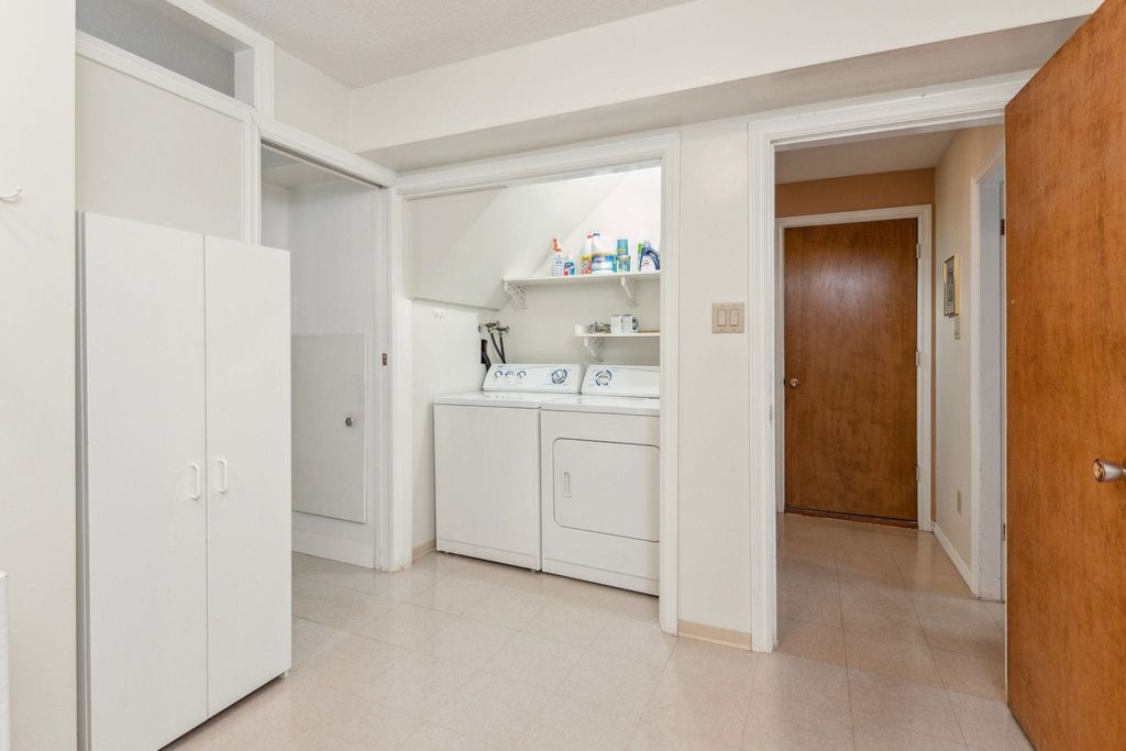 listing image 1104545527952747651