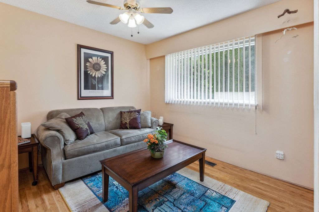 listing image 1100300785993767721