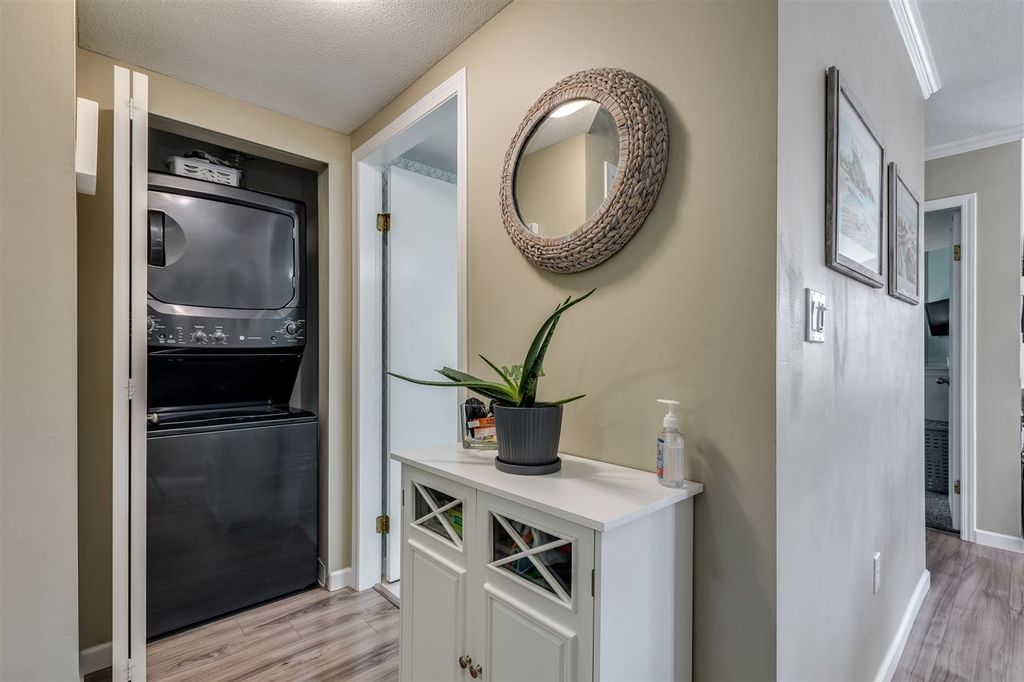 listing image 1104492199429077360