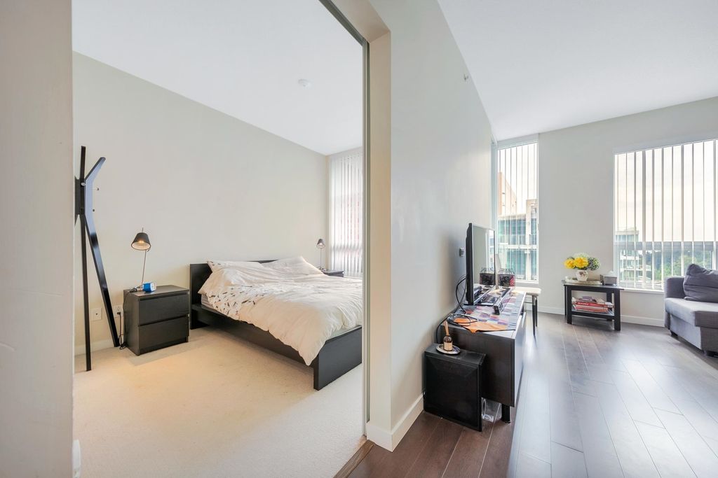 listing image 1105116738823866500