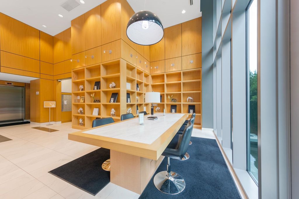 listing image 1104769371935092722