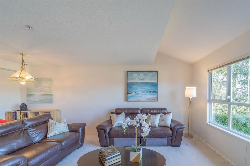 listing image 1103839641833496675