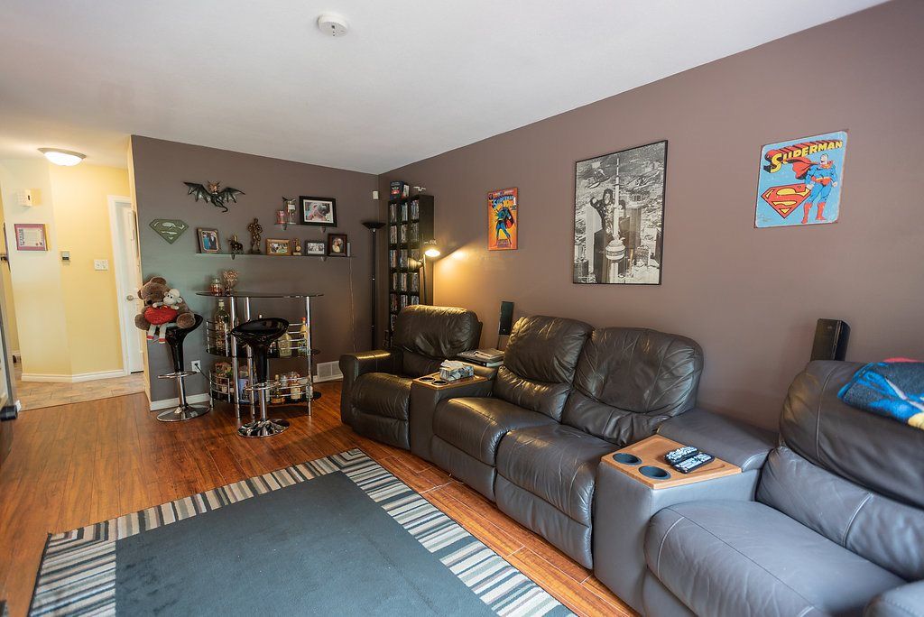 listing image 1101827077300778383