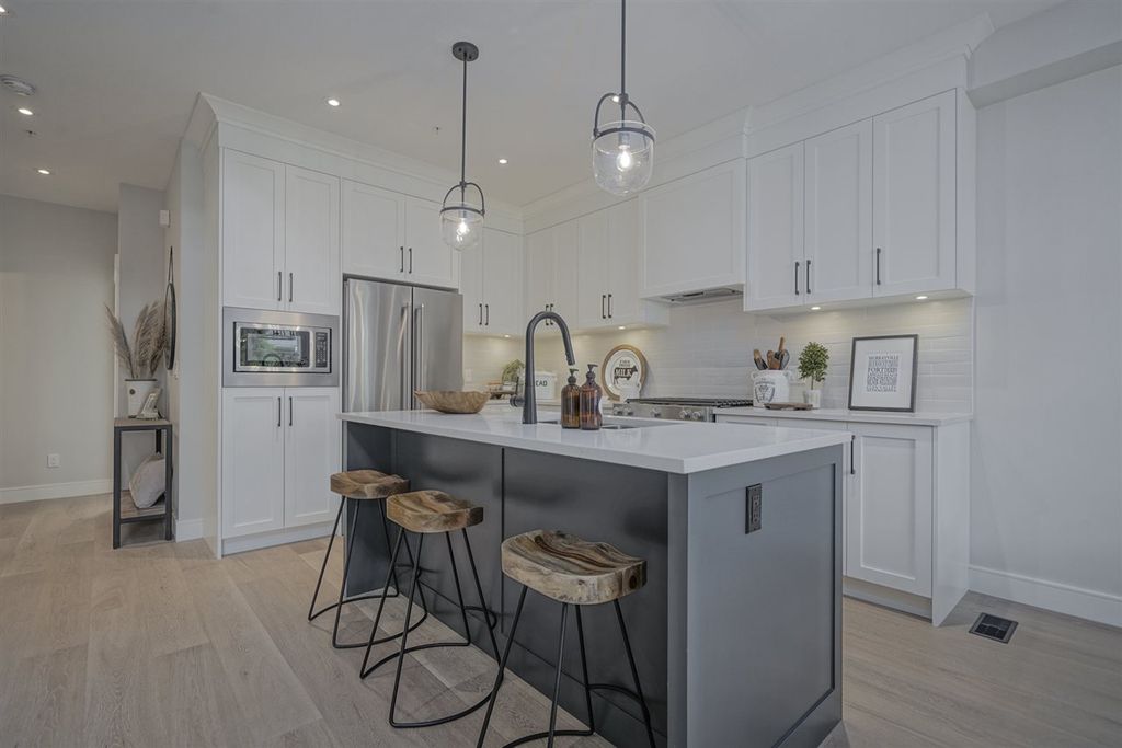 listing image 1101019758807929037