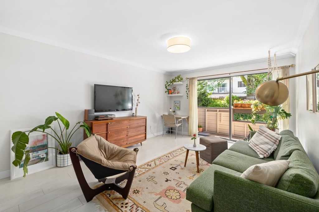 listing image 1101680190516074176