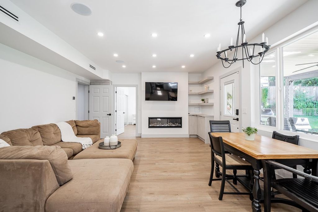 listing image 1100081711144046909