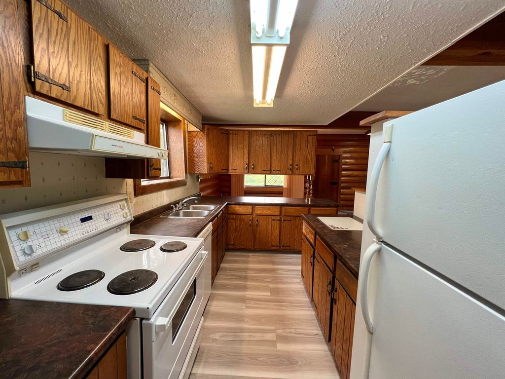 listing image 1106802477445473082