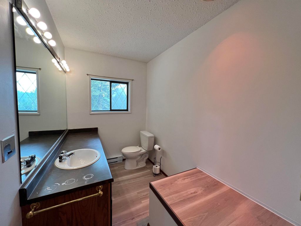 listing image 1109228282115574153