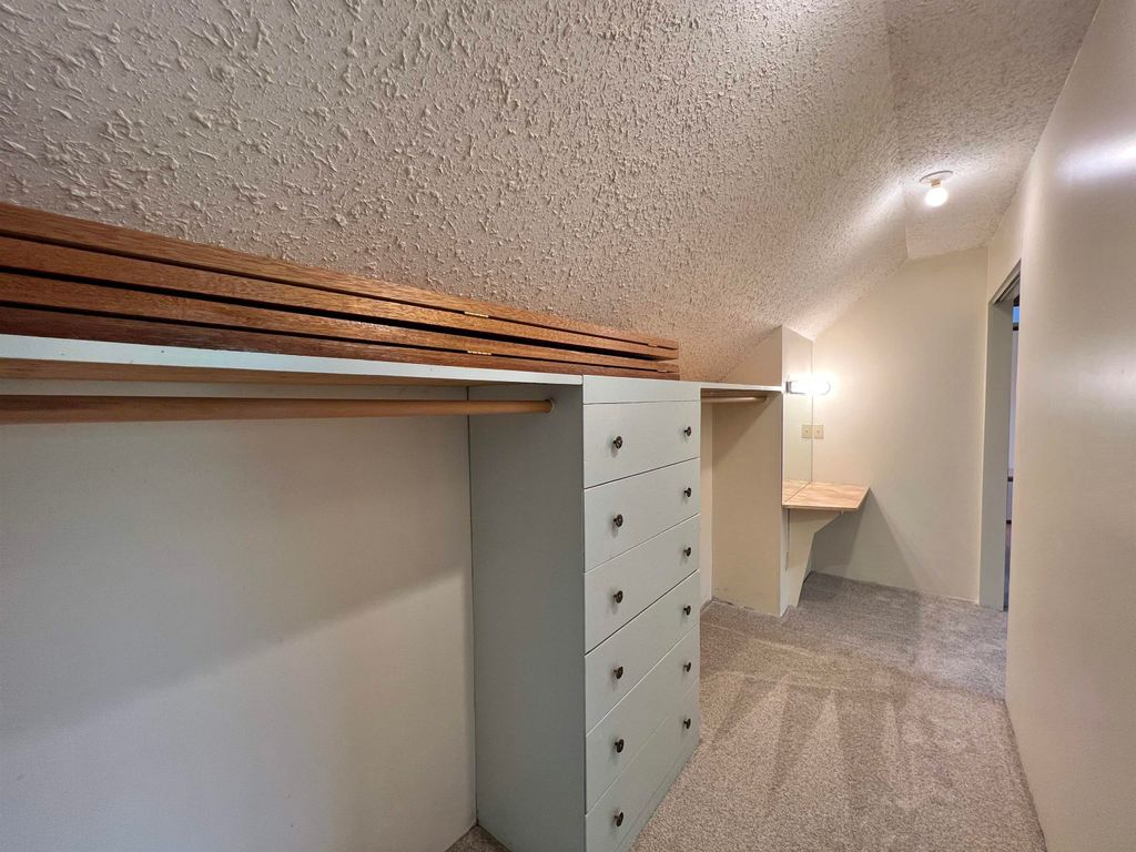 listing image 1102224812532089141