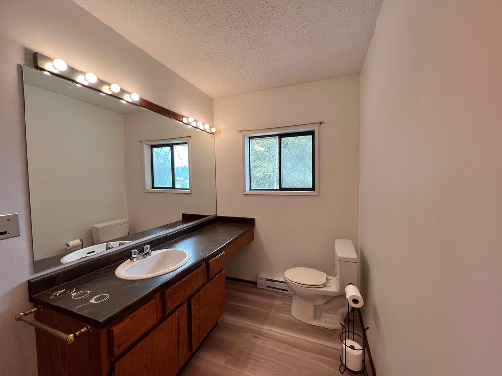 listing image 1102610957102663779