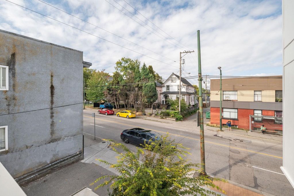 listing image 1103557057256353916